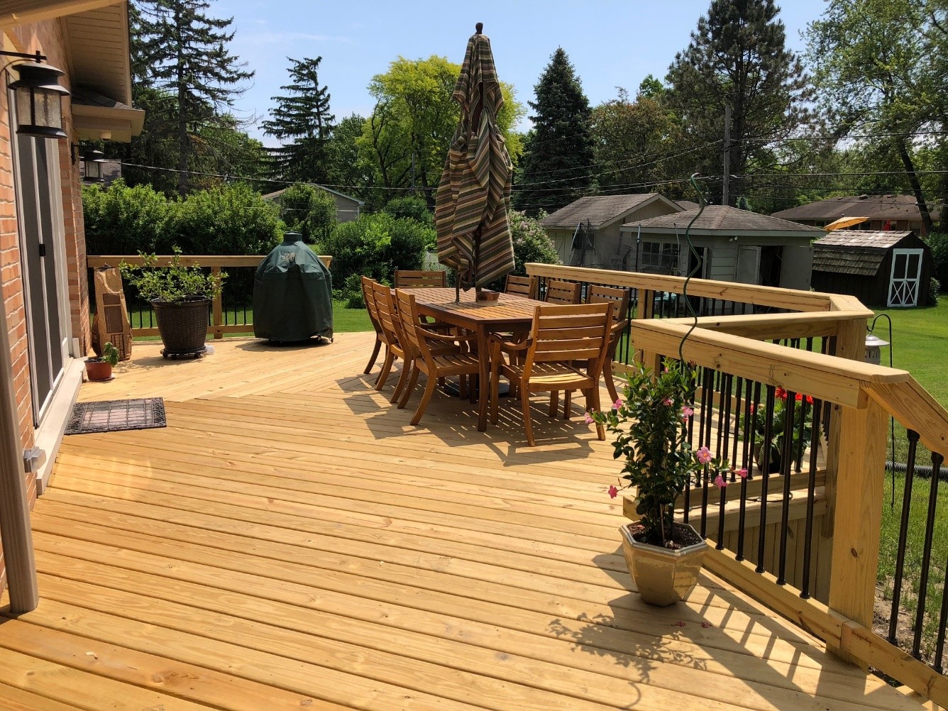 deck with railing